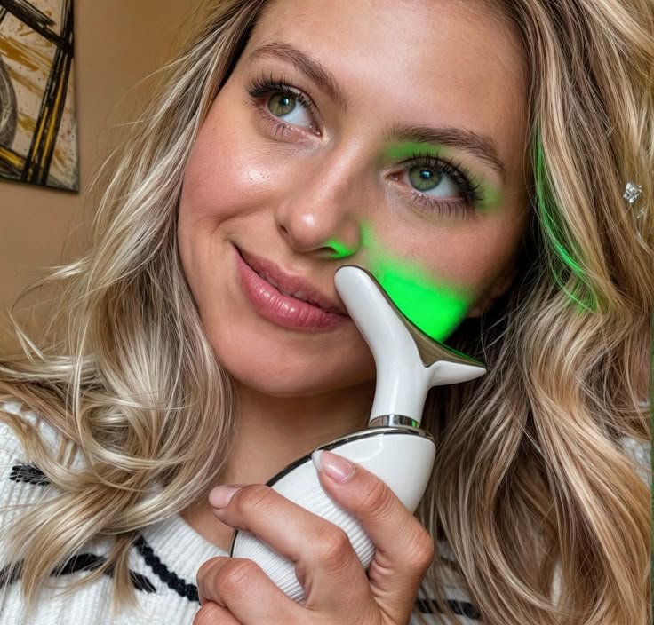 Massageador Facial Portátil com Luz LED 3 Cores – Reduz Rugas e Estimula Colágeno