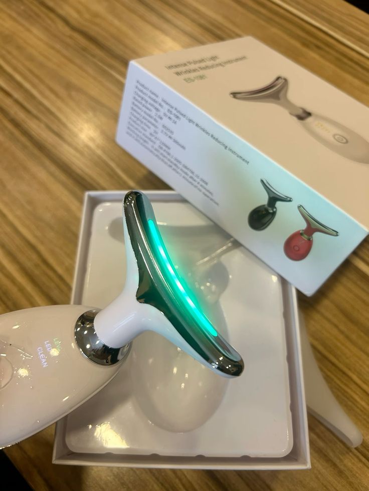 Massageador Facial Portátil com Luz LED 3 Cores – Reduz Rugas e Estimula Colágeno